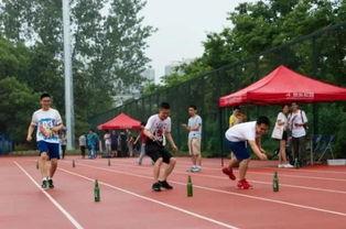 东营操场吃瓜,现场热闹非凡