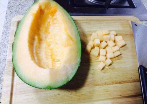 哈密瓜莲子吃,夏日消暑养生新选择